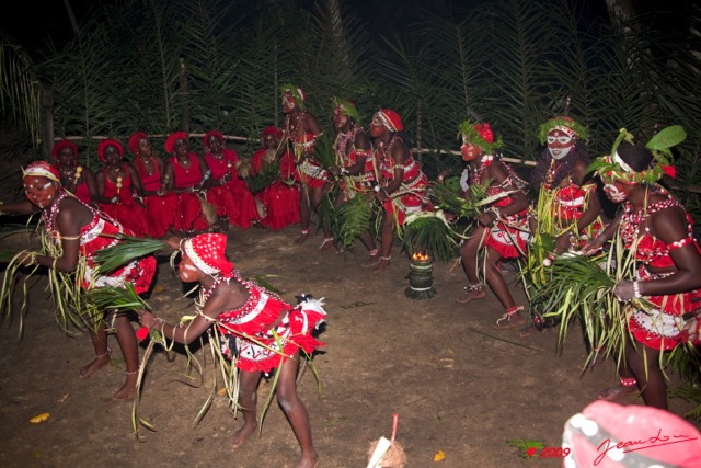 016 BWITI Ceremonie Danseuses 9E5KIMG_50822wtmk.jpg