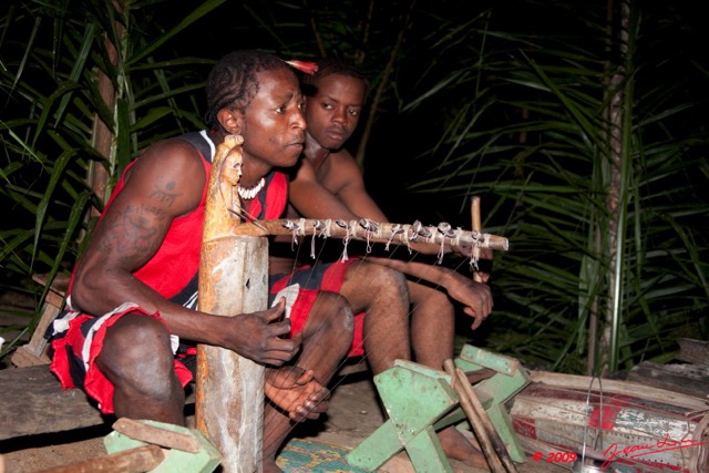 061 BWITI Joueur de Cithare 9E5KIMG_50913wtmk.jpg