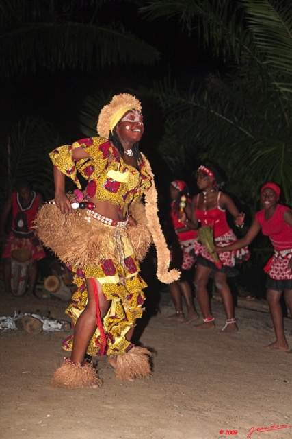 071 BWITI Ndjembe Danseuse au Pagne 9E5KIMG_50943wtmk.jpg