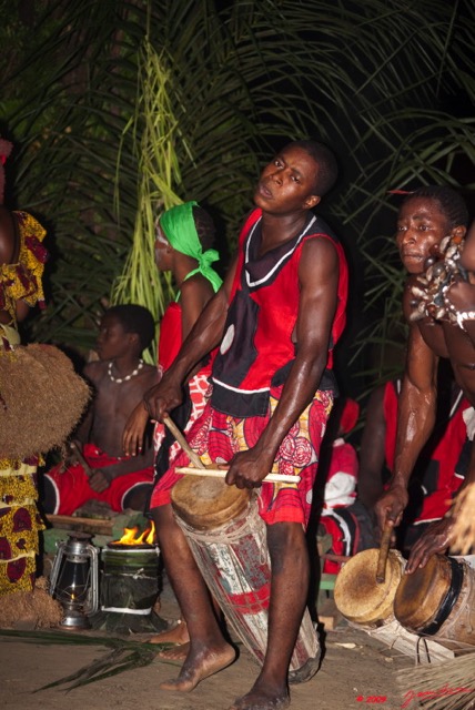 074 BWITI Ndjembe Joueur de Tam-Tam 9E5KIMG_50971wtmk.jpg
