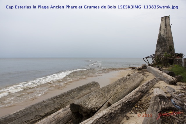 037 Cap Esterias la Plage Ancien Phare et Grumes de Bois 15E5K3IMG_113835wtmk.jpg