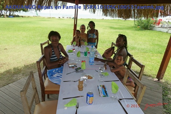 021 AKOUANGO Repas en Famille 15RX103DSC100537awtmk.jpg