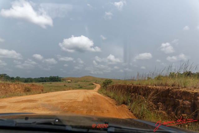 098 Piste Alembe-Offoue 04 Laterite et Savane 20E5M3IMG_200107153299_DxOwtmk 150k.jpg