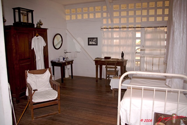 013 LAMBARENE Hop Schweitzer Chambre de Madame 8EIMG_23585wtmk.jpg
