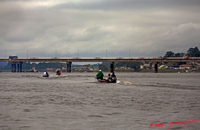 005 LAMBARENE Pont et Pirogue 9E5K2IMG_51957wtmk.jpg