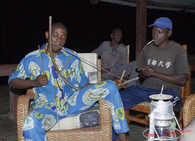 002 Moukalaba 2 DOUSSALA Joueur Arc Musical 11E5K2IMG_72593wtmk.jpg.jpg