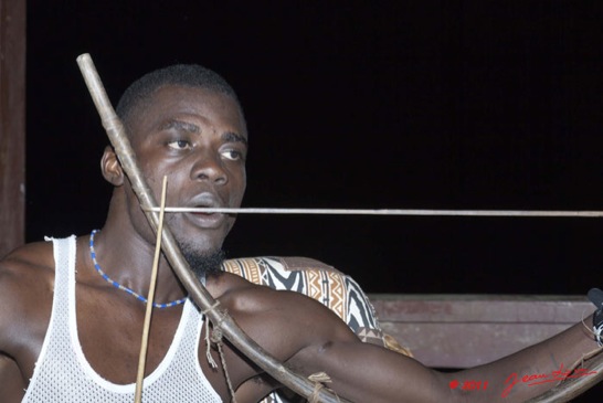 Moukalaba-2-DOUSSALA-Joueur-Arc-Musical-11E5K2IMG_72600wtmk-Web2