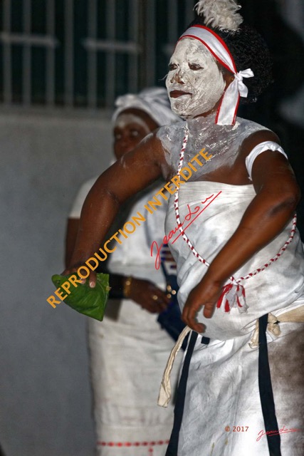 082 IVANGA la Danse la Troisieme Ceremonie Maquillage et Coiffure 17E5K3IMG_124325_DxOawtmkRepInterdite.jpg