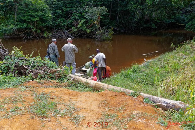 097 DJIDJI 1 Winerparc J2 la Base Preparation Petite Pirogue vers les Rapides 18E5K3IMG_180929137768_DxOwtmk 150k.jpg