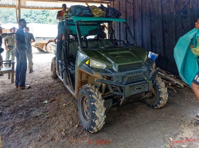 014 DJIDJI 1 Bai de LANGOUE 3 J6 le Camp DILO Chargement du Quad Polaris 18E5K3IMG_180929138791_DxOwtmk 150k.jpg