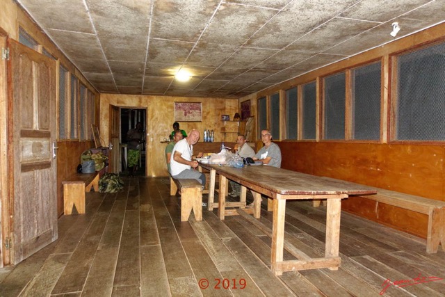 054 DJIDJI 1 Bai de LANGOUE 3 J6 le Campement le Soir le Repas 18RX103DSC_1809291006389_DxOwtmk 150k.jpg
