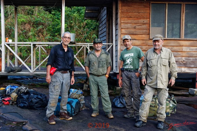 071 DJIDJI 1 Bai de LANGOUE 3 J7 le Campement le Matin Equipe au Depart 18E5K3IMG_180929138870_DxOwtmk 150k.jpg