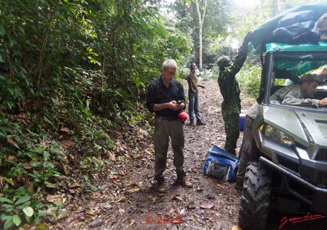189 DJIDJI 1 Bai de LANGOUE 3 J8 la Piste vers le Camp Preparation du Quad Trace GPS par JLA 18OlymT4DSC_18092910P9280450_DxOwtmk 150k.jpg