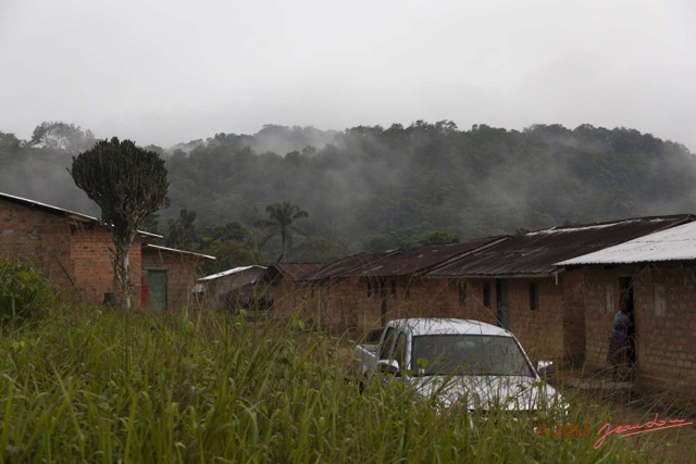 095 MOUYANAMA Poungui le Village au Matin 12E5K2IMG_74364wtmk.jpg