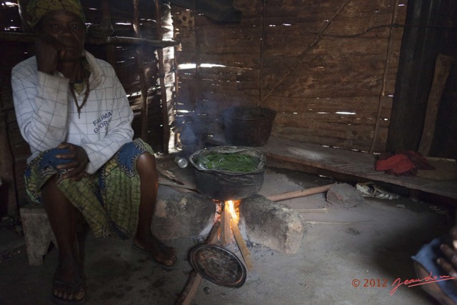 105 MOUYANAMA Poungui Cuisine Preparation Tisane 12E5K2IMG_74394wtmk.jpg