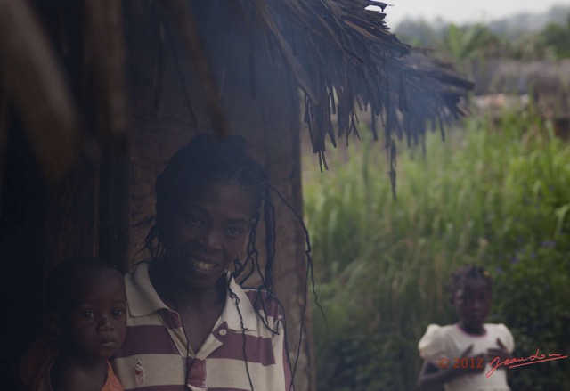 106 MOUYANAMA Poungui Jeune Mere avec les Tresses 12E5K2IMG_74396awtmk.jpg