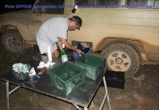 158 Piste OFFOUE Campement Vaisselle apres le Repas 14G1XIMG_102799wtmk.JPG