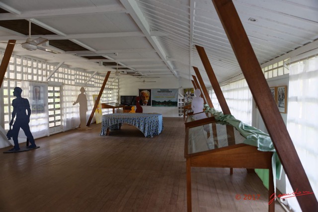 011 LOANGO 3 Hopital Schweitzer le Musee Salle Exposition 16E5K3IMG_121318_DxOwtmk.jpg