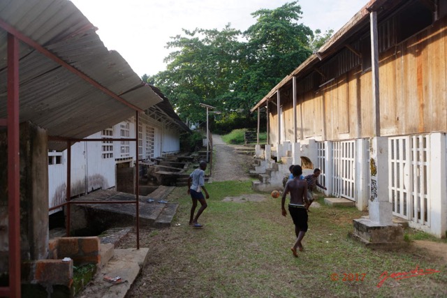 034 LOANGO 3 Hopital Schweitzer Ancien Cours Interieure 16E5K3IMG_121352_DxOwtmk.jpg