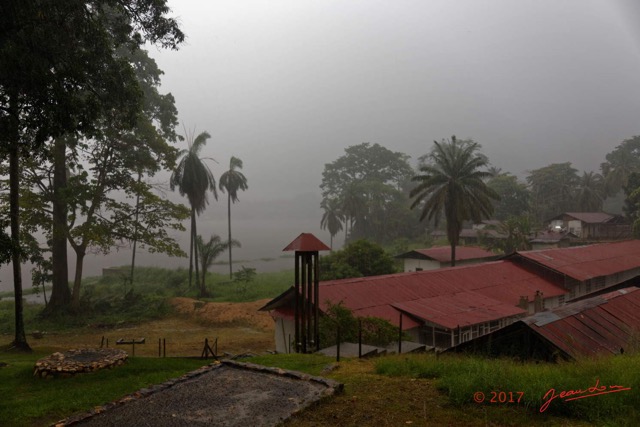 045 LOANGO 3 Hopital Schweitzer Anciens Batiments Pluie du Matin 16E5K3IMG_121402_DxOawtmk.jpg