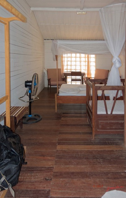 051 LOANGO 3 Hopital Schweitzer Hotel Chambre Ventilee 16RX104DSC_1000507_DxOwtmk.jpg