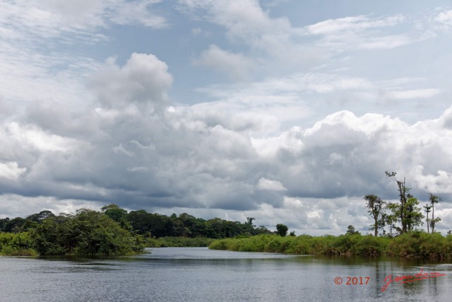 048 LOANGO 3 la Riviere REMBO NGOVE Berges et Navigation 16E5K3IMG_122095_DxOawtmk.jpg