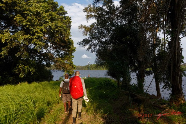079 LOANGO 3 Inyoungou Sounga Marche en Foret Vue sur la Lagune Ndogo Arrivee 16E5K3IMG_122288_DxOawtmk.jpg