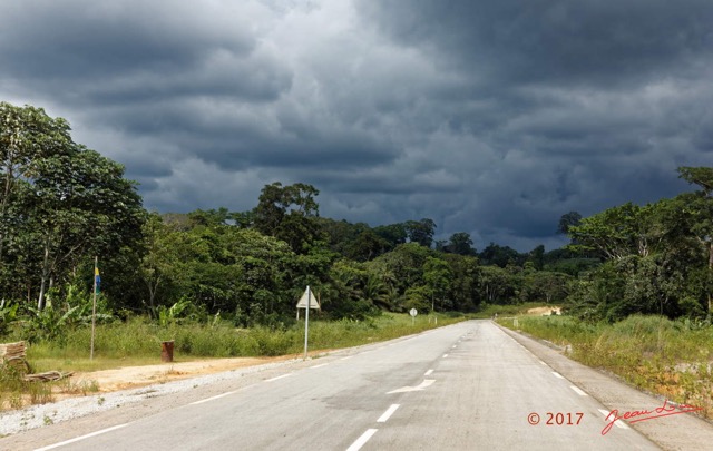 076 LOANGO 3 Trajet Retour Gamba-Tchibanga la Route RN6 Village 16E5K3IMG_122940_DxOawtmk.jpg