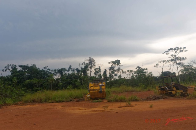 016 LOANGO 3 Franceville-Lambarene Piste vers Makokou Vieille Machine 16E5K3IMG121092_DxOawtmk.jpg