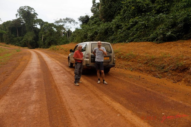 028 LOANGO 3 Franceville-Lambarene Piste vers Makokou Arret Edouard et JLA 16E5K3IMG121123_DxOwtmk.jpg