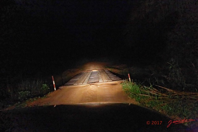 036 LOANGO 3 Franceville-Lambarene Piste vers Makokou Pont la Nuit 16E5K3IMG121152_DxOwtmk.jpg