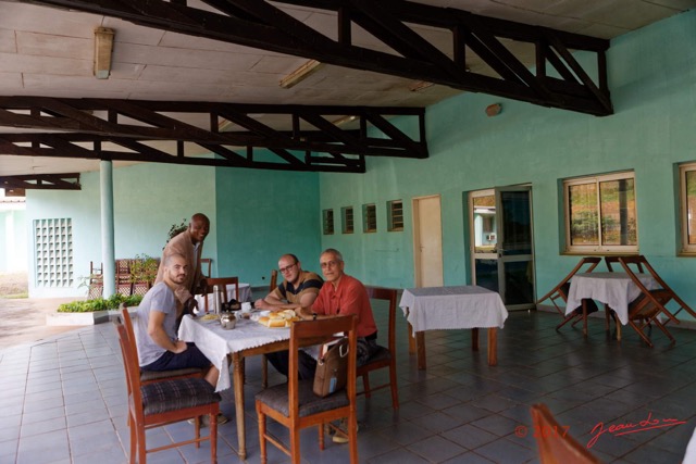 042 LOANGO 3 Franceville-Lambarene Makokou Hotel Belinga Dejeuner le Matin 16E5K3121167_DxOwtmk.jpg