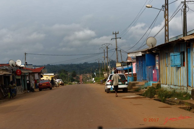051 LOANGO 3 Franceville-Lambarene Makokou Sortie de la Ville 16E5K3121170_DxOawtmk.jpg