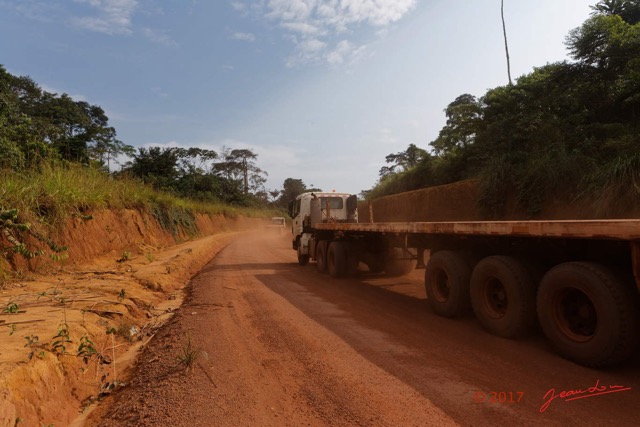 057 LOANGO 3 Franceville-Lambarene Piste vers Ovan Camion 16E5K3121180_DxOawtmk.jpg