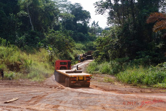 070 LOANGO 3 Franceville-Lambarene Piste vers Ovan Accident 16E5K3IMG_121203_DxOawtmk.jpg