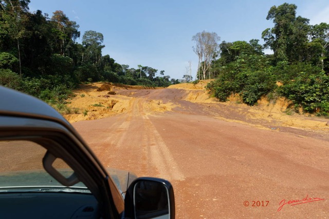 076 LOANGO 3 Franceville-Lambarene Piste vers Ovan Terrassement 16E5K3IMG_121220_DxOawtmk.jpg