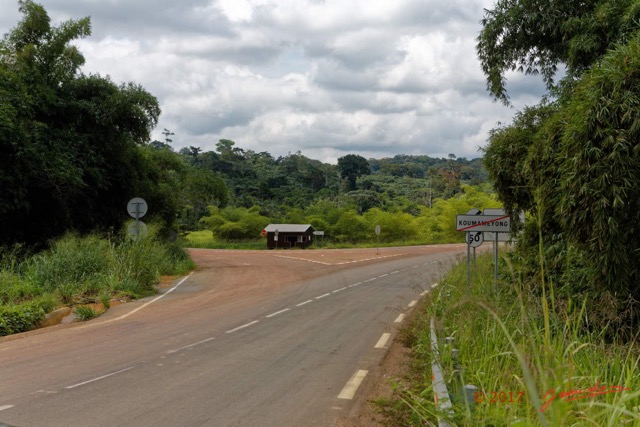 100 LOANGO 3 Franceville-Lambarene Route vers Lalara Carrefour vers Booue 16E5K3IMG_121268_DxOwtmk.jpg