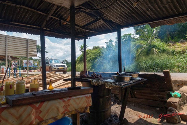 109 LOANGO 3 Franceville-Lambarene Lalara Restaurant Grillade 16RX104DSC_1000502_DxOawtmk.jpg