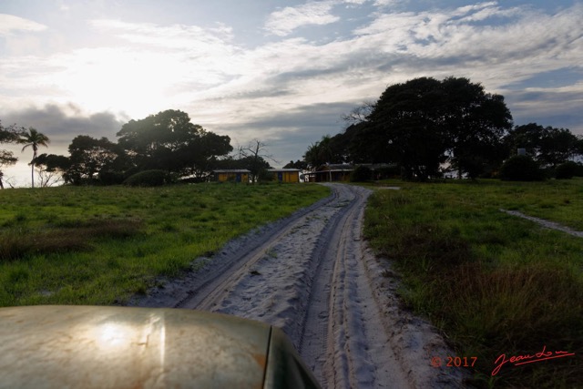 016 LOANGO 3 LIAMBISSI le Campement le Soir Arrivee 16E5K3IMG_121944_DxOawtmk.jpg