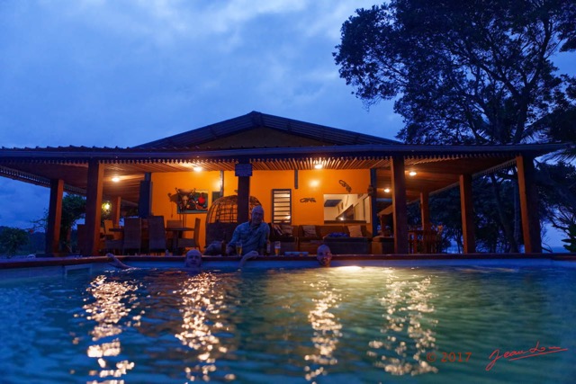 069 LOANGO 3 LIAMBISSI le Campement le Soir la Piscine 16E5K3IMG_121613_DxOawtmk.jpg
