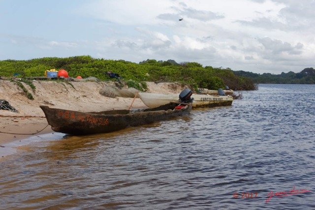 063 LOANGO 3 les Hippopotames la Lagune NDOGO Pirogue de Pecheurs 16E5K3IMG_122514_DxOwtmk.jpg