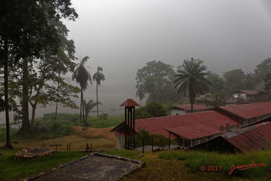 LOANGO-3-Hopital-Schweitzer-Anciens-Batiments-Pluie-du-Matin-16E5K3IMG_121402_DxOawtmk-WEB