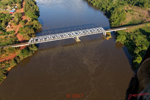 105 ULM Lastoursville 2 Survol de la Foret et Fleuve Ogooue avec Viaduc 17E5K3IMG_125548_DxOwtmk.jpg