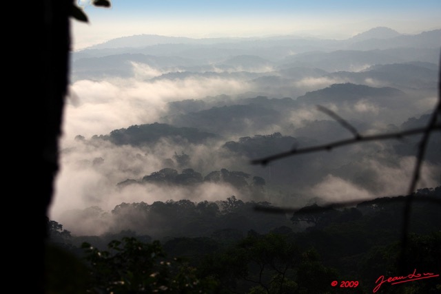 042 IBOUNDJI Mer de Nuages sur la Foret Vus du Mont le Matin 9E5KIMG_51204wtmk.jpg