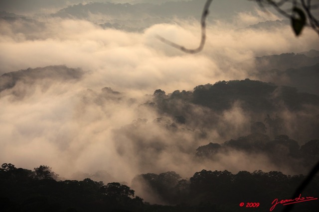 048 IBOUNDJI Mer de Nuages sur la Foret Vus du Mont le Matin 9E5KIMG_51219wtmk.jpg