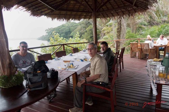 LOANGO-2-le-Lodge-Hall-Principal-Terrasse-Dejeuner-le-Matin-avec-Cyril-Stephane-et-JLA-15RX103DSC_1101554wtmk-Web