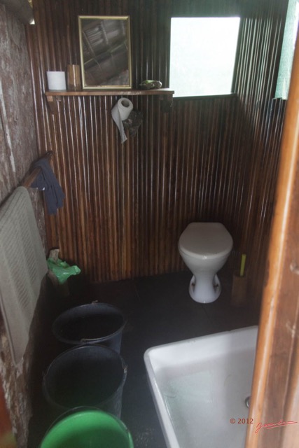 027 LOANGO ENAMINO Chambre la Salle de Bain 12E5K2IMG_77997wtmk.jpg