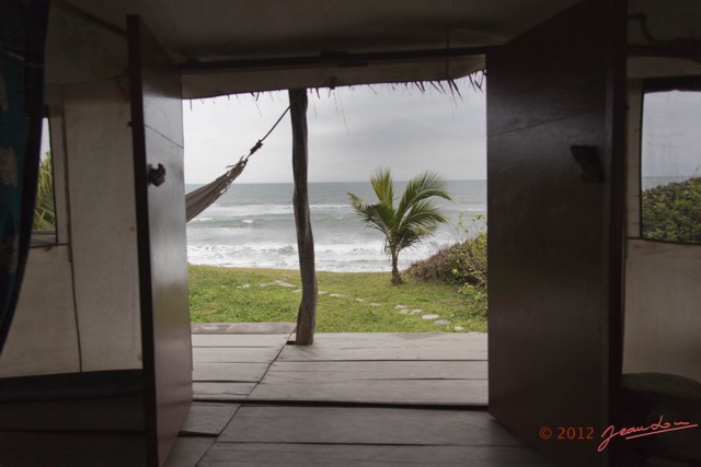 031 LOANGO ENAMINO Bungalow Chambre avec Vue sur la Plage 12E5K2IMG_77031wtmk.jpg