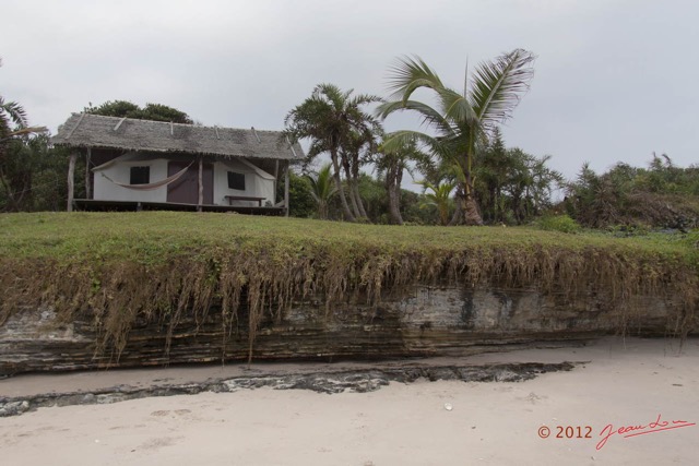 034 LOANGO ENAMINO Bungalow Vu de la Plage et Falaise 12E5K2IMG_77033wtmk.jpg