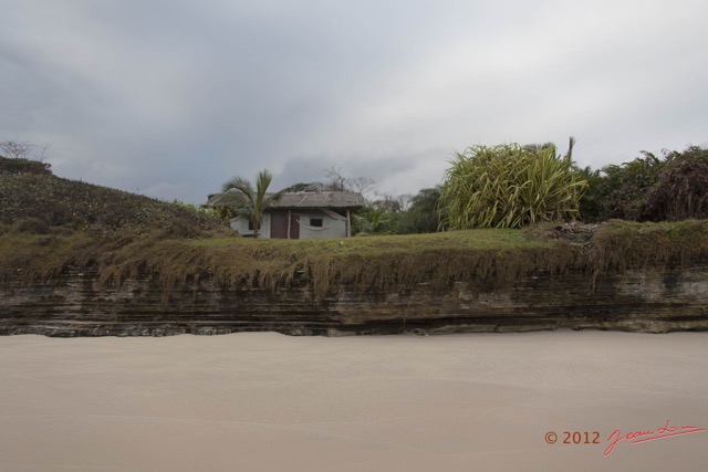036 LOANGO ENAMINO Bungalow Vu de la Plage et Falaise 12E5K2IMG_77035wtmk.jpg
